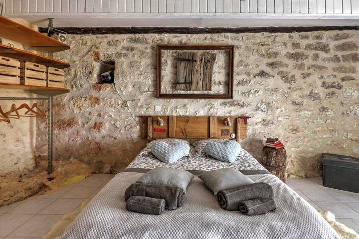 Chambre d’hôte pour 3 personnes, avec Terrasse et Jacuzzi ainsi que Jardin et Piscine