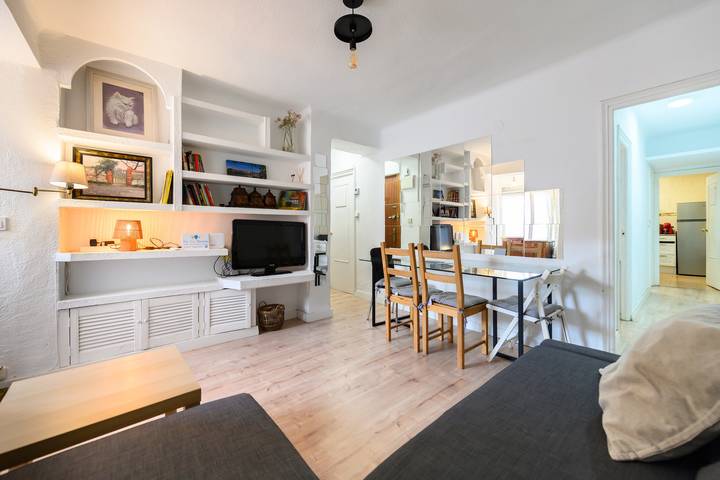 Apartamento entero, M Amplio piso 2 dormitorios en La Latina in Madrid, Área Metropolitana de Madrid