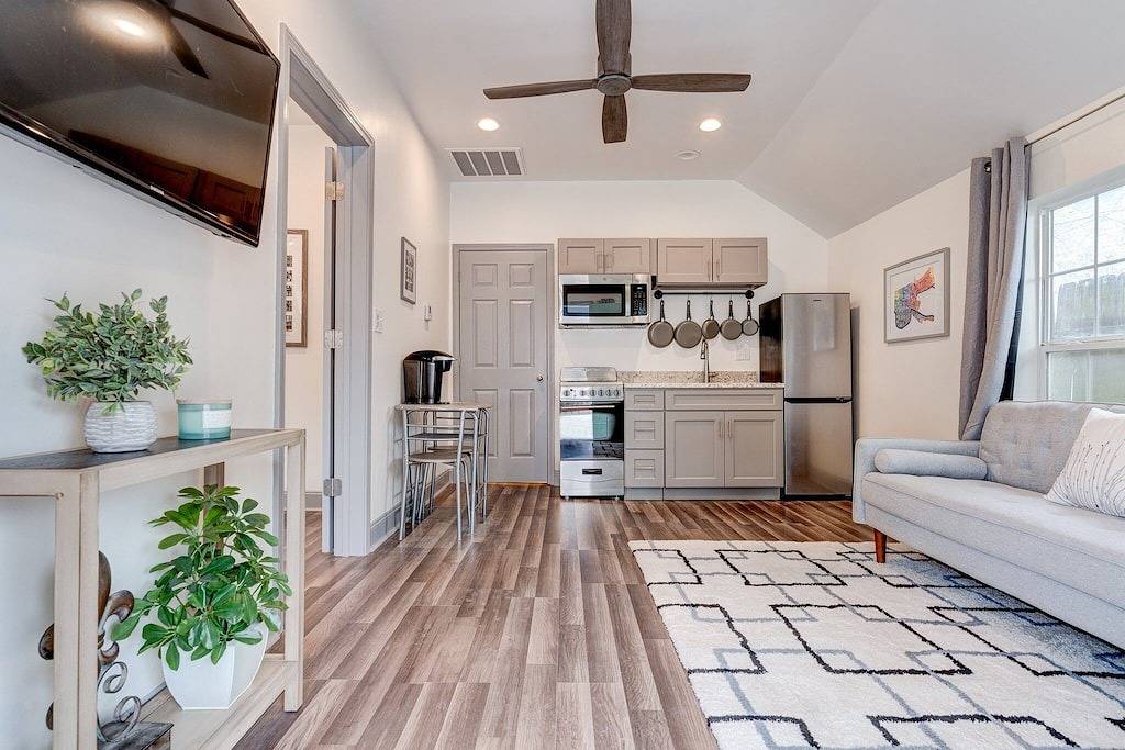 Stylish 1 Br,1Ba Home Steps From Freret St in Uptown, New Orleans