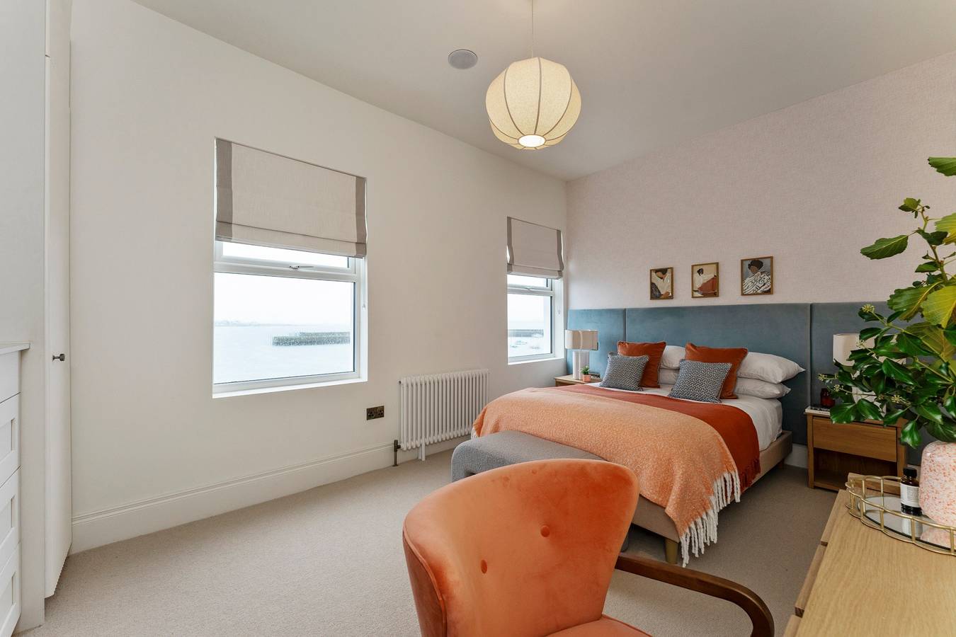 Entire vacation apartment, 2-Bed - Sleeps 6 - Seafront View with Free Parking in County Down