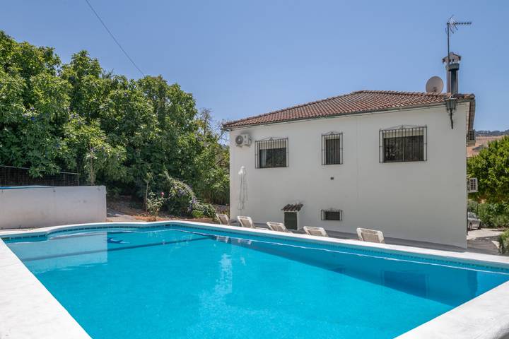 Casa rural para 15 personas, con Balcón y Jardín