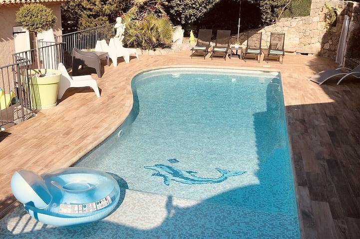 Location de vacances pour 7 personnes, avec jardin et terrasse à Le Tignet