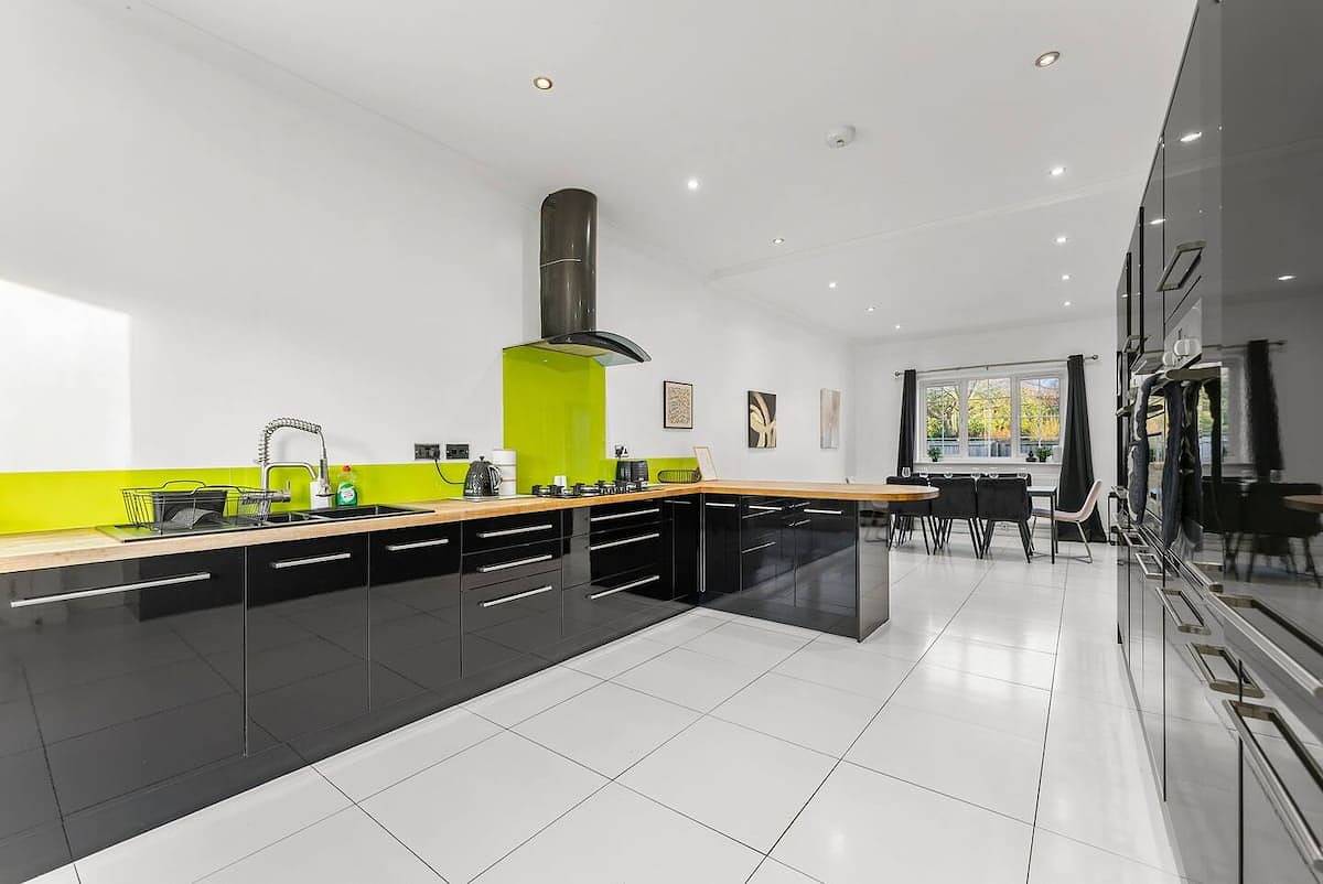 Perfect Booking | 4 Bed Home in Cheltenham in Cheltenham, Gloucestershire