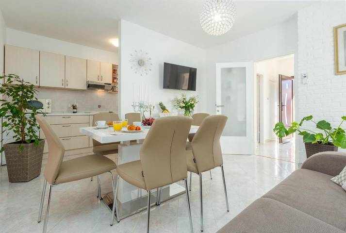 Ferienwohnung für 5 Personen, mit Balkon/Terrasse und Garten in Funtana - 4