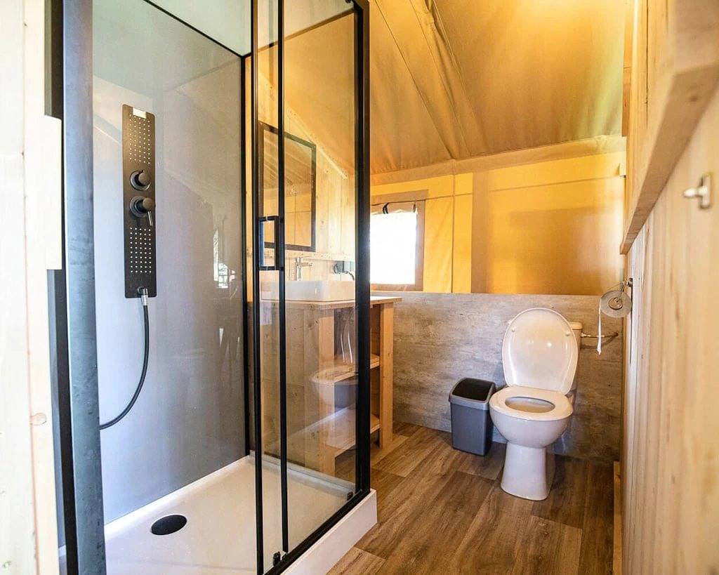 Zecamping 2 étoiles pataugeoire piscine dog friendly chalet 38m2 in Fenouillet, Parc naturel régional Corbières-Fenouillèdes