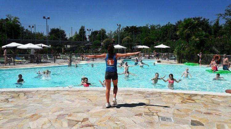 Bungalow für 4 Personen, mit Terrasse und Whirlpool sowie Kinderpool und Pool in Manerba del Garda - 4