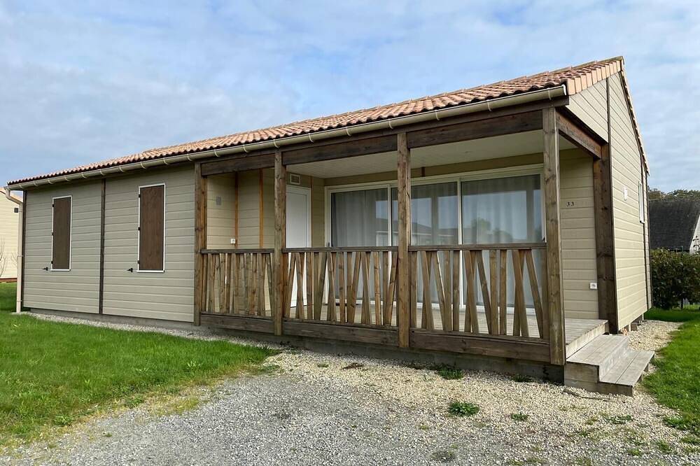 Comfortable 6-person, 3-bedroom chalet close to the Megaliths and beaches in Marzan, Côte des Mégalithes