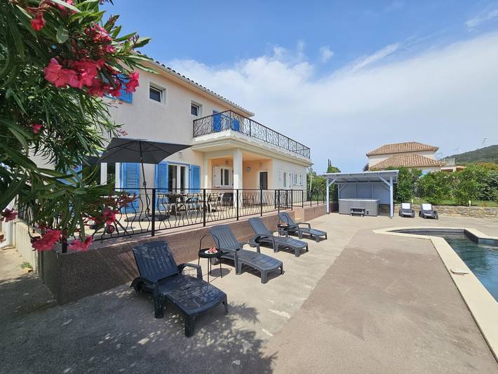 Chalet para 8 personas con jacuzzi in Oupia, Costa mediterránea (Francia)