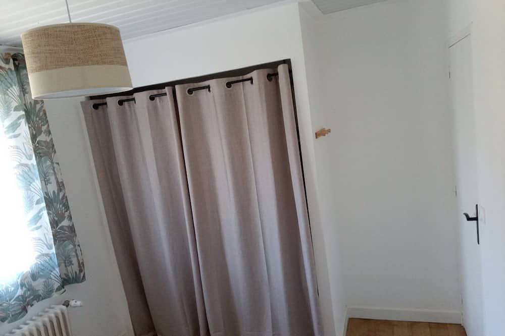 Maison Atypique Avec Terrasse, Jardin et Garage en Plein Centre Village in Mûr-de-Bretagne, Guingamp region