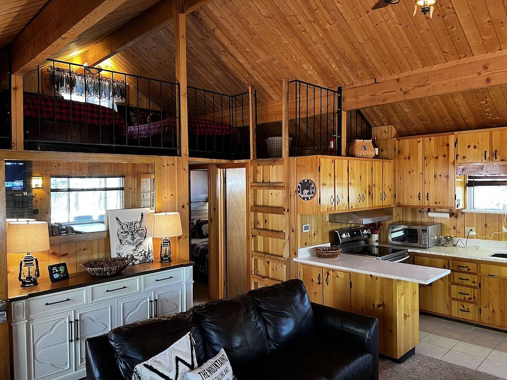 Cabin at Sportsman’s Paradise- Anglers’s Dream & Mountain Retreat. in Park County
