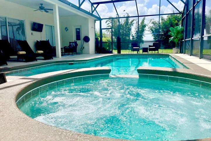 5 Bedroom Executive Home - Private Pool and Spa in ChampionsGate, Four Corners