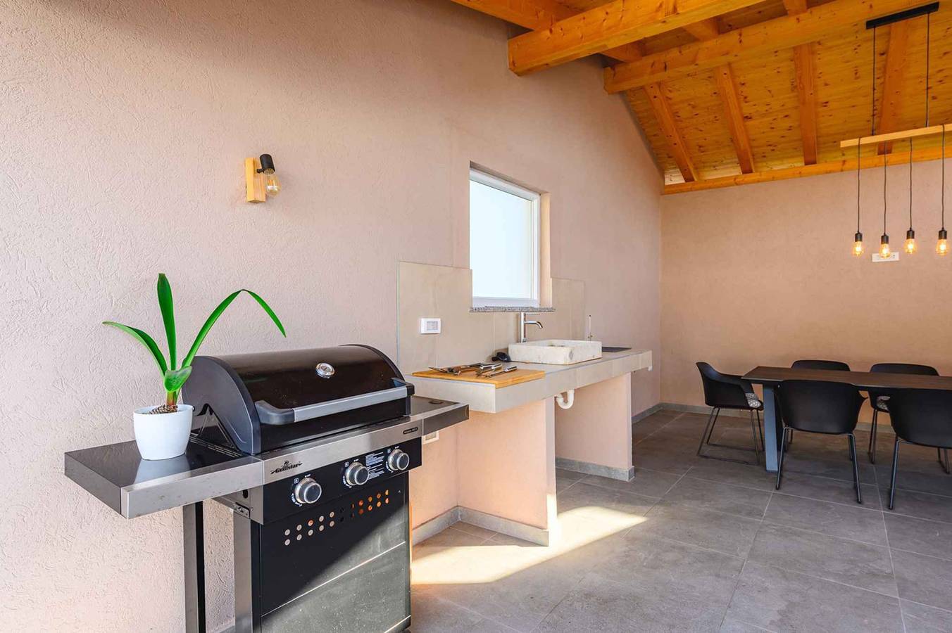 Villa mit Pool, Klimaanlage, Internet und überdachter Terrasse, nahe dem Meer  in Umag, Umag und Umgebung