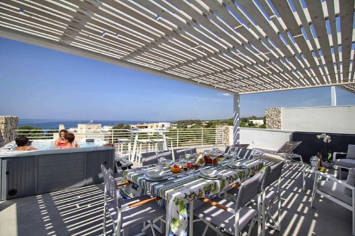 Location de vacances pour 6 personnes, avec terrasse et jacuzzi dans Santa Maria di Leuca
