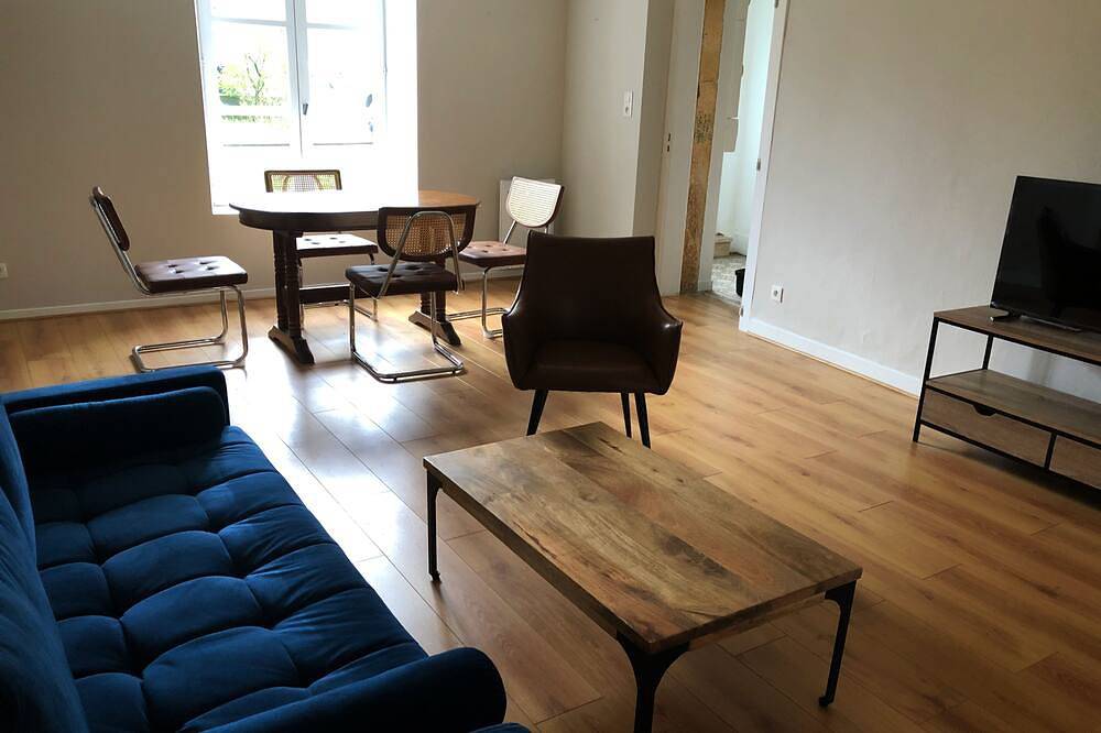 Appartement entier, Proche du Centre Ville, Appartement de 100m2, Deux Chambres, Parking Privatif in Longeville-lès-Metz, Metz-Campagne