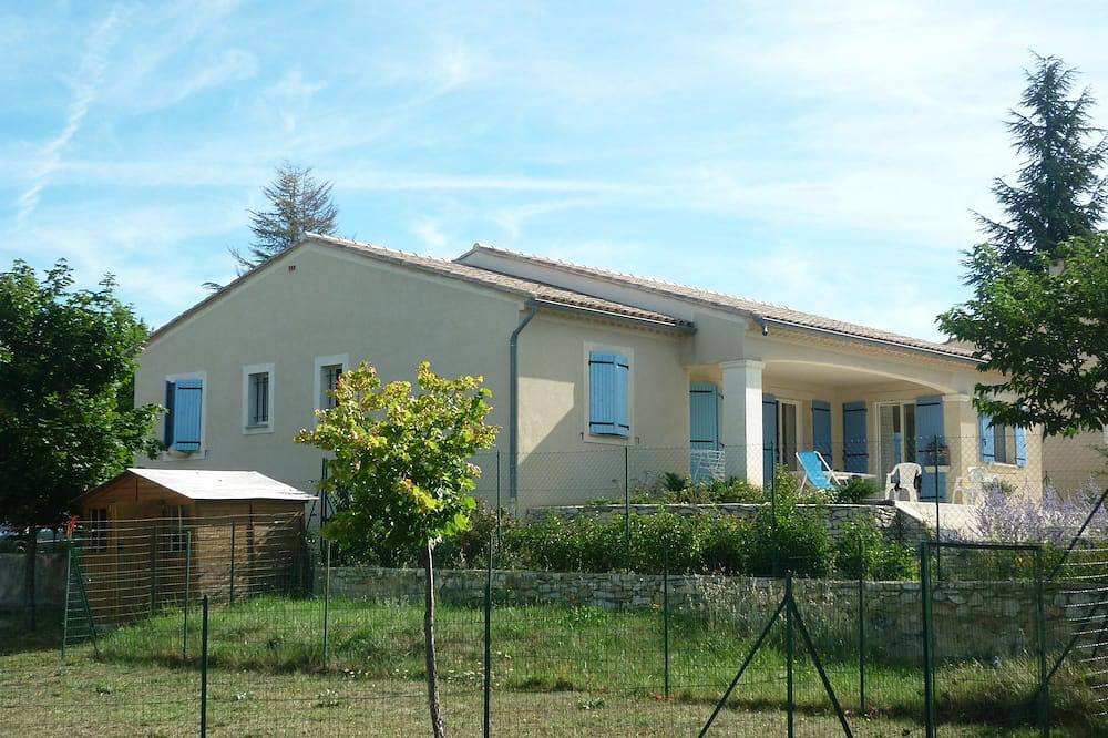 Haus mit Terrasse und Garten in Sault in der Provence in Sault, Parc naturel régional du Mont-Ventoux