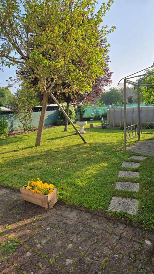 Gîte pour 3 personnes, avec terrasse ainsi que piscine et jardin, adapté aux familles à Montbazon - 3