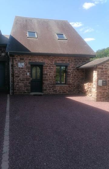 Gîte pour 4 personnes, avec jardin et terrasse à Gavray