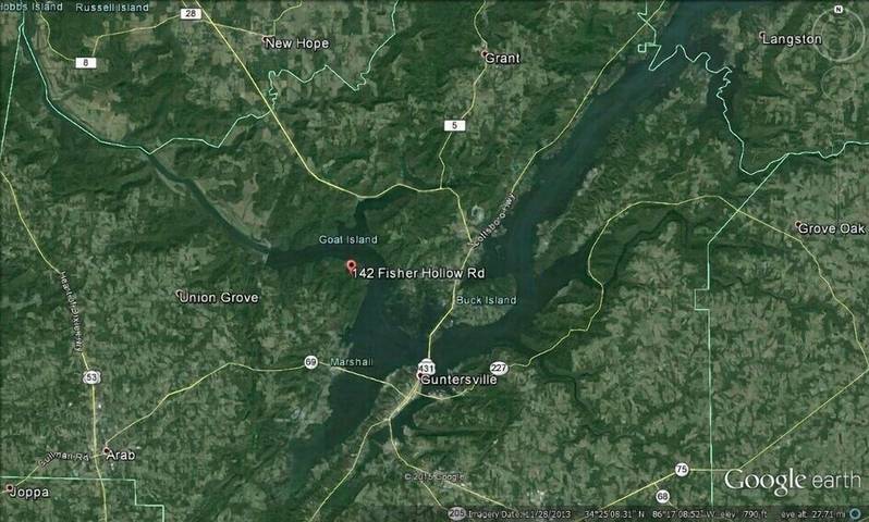 Log cabin for 9 people, with balcony and yard in Lake Guntersville