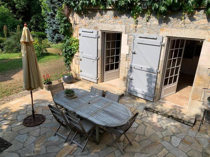 Location de vacances pour 9 personnes, avec jardin ainsi que vue et terrasse à Rueyres - 4