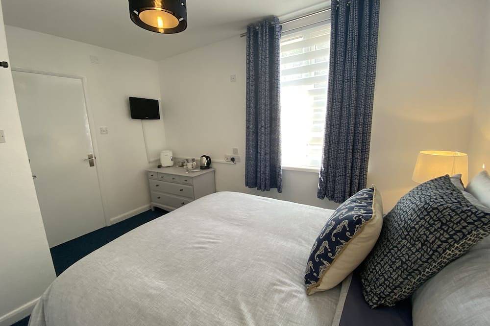 Room by the beach! in Torquay, Torbay