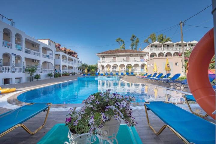 Vakantieappartement voor 3 personen, with zwembad and uitzicht as well as balkon in Planos