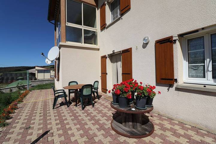 Appartement de vacances pour 4 personnes, avec Terrasse et Jardin dans Védrines-Saint-Loup