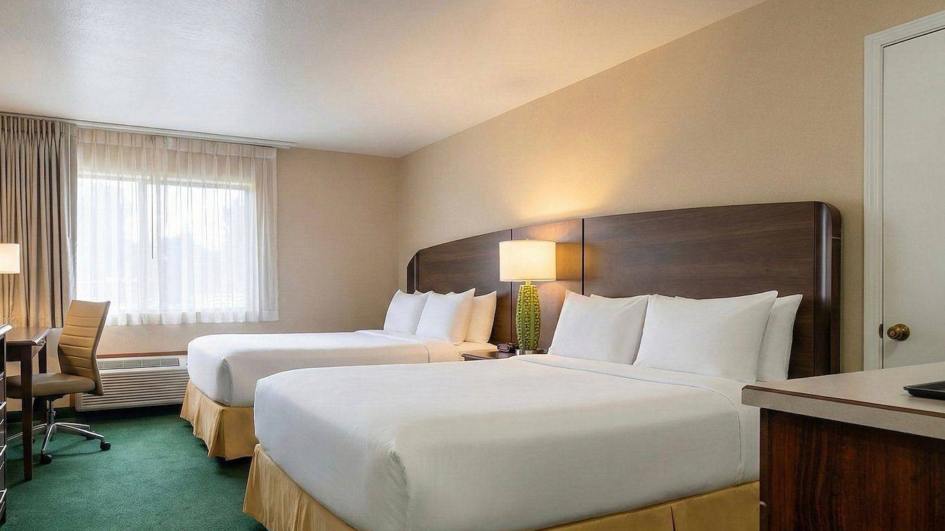 Rogue Regency Inn Medford Airport in Medford, Oregon