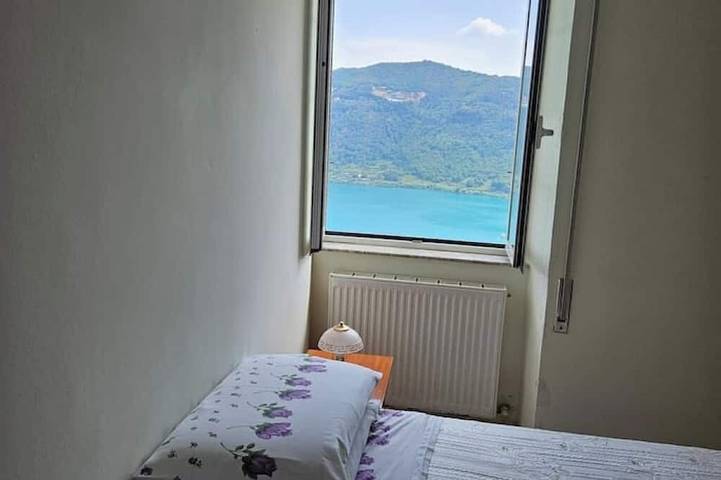 Appartamento intero, Casa vista Lago di Nemi in Genzano di Roma, Castelli Romani
