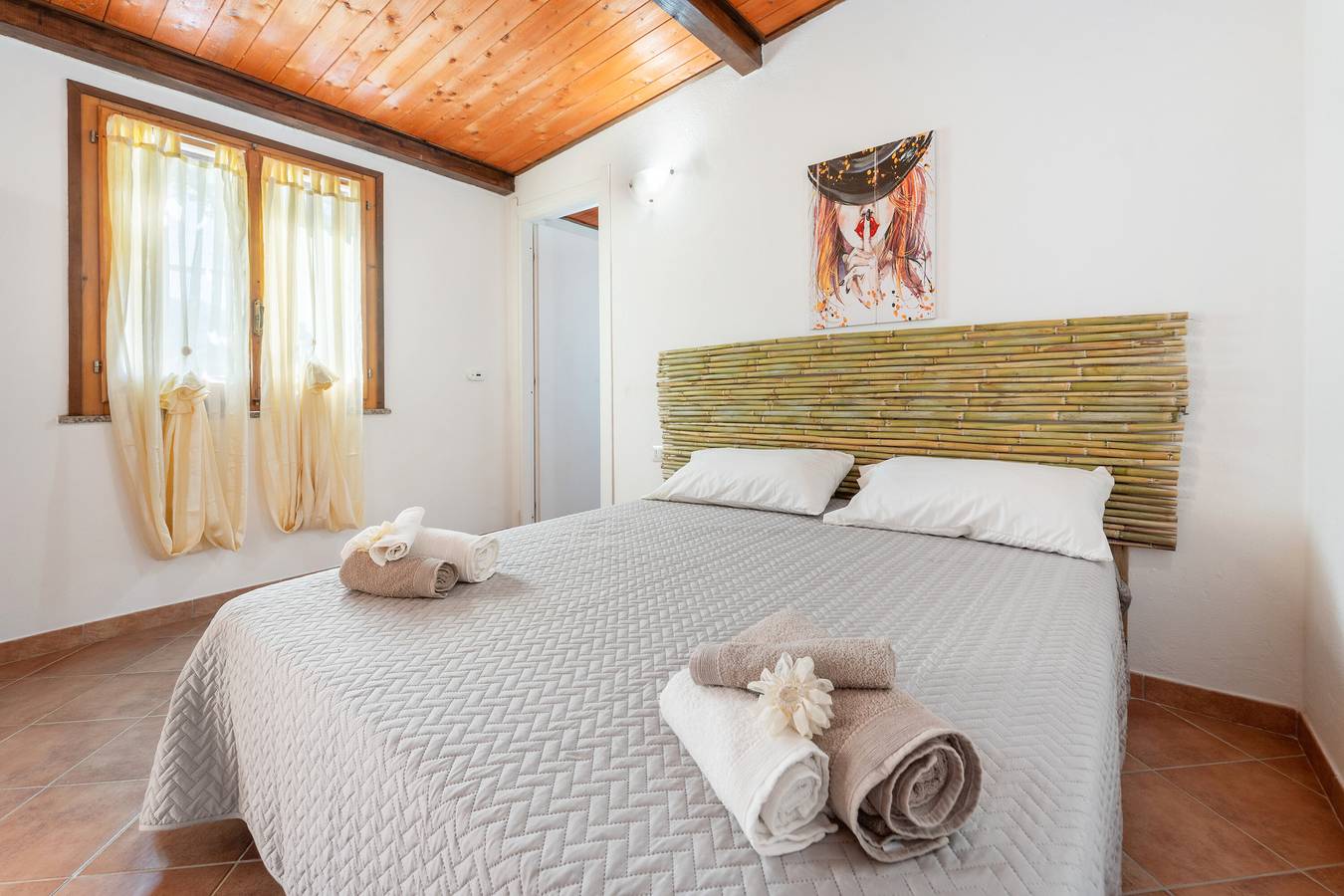 Estudio entero, Estudio 'Il Limone' con vistas a la montaña, terraza privada y aire acondicionado in Teulada (Italia), Provincia de Cagliari