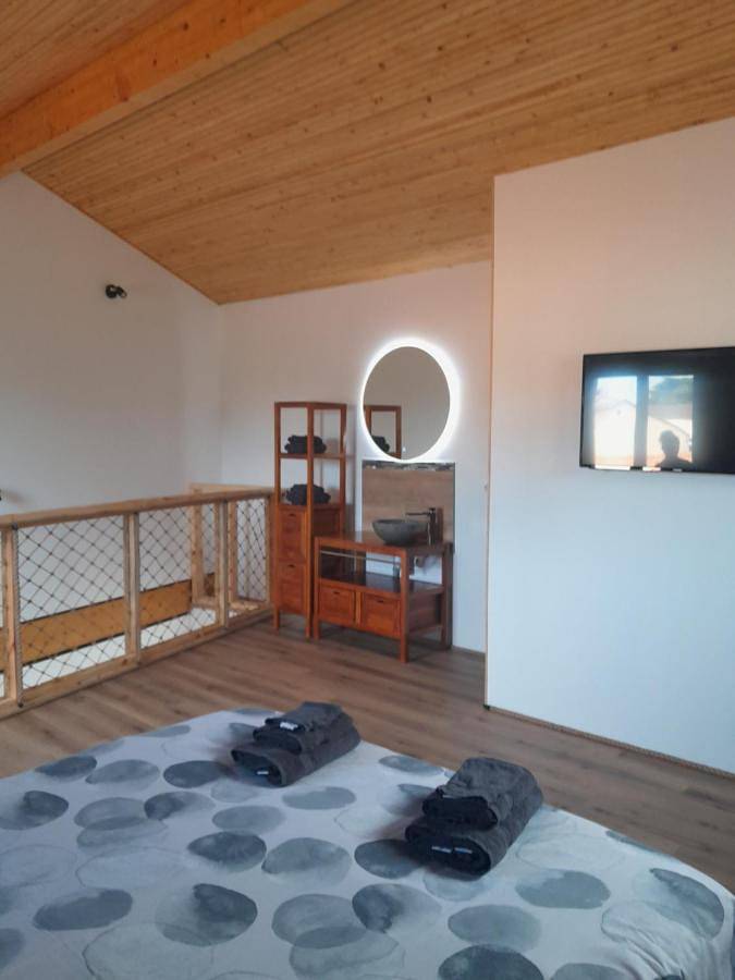 Gîte pour 4 personnes, avec Vue à Saint-Julien-Beychevelle
