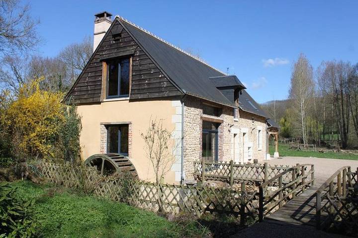 Location de vacances pour 26 personnes, avec Terrasse ainsi que Jardin et Vue à Luceau