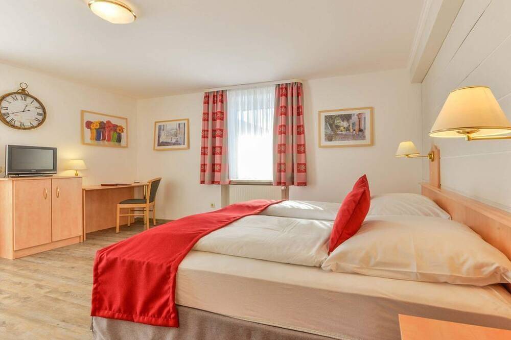 Doppelzimmer (Nr. 1, 2, 3, 4, 9) - Landhotel zum Metzgerwirt in Bad Bayersoien, Bayerische Alpen