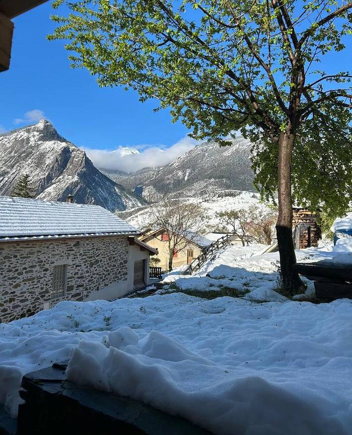 Gîte pour 10 personnes, avec terrasse et vue, animaux acceptés à Saint-Michel-de-Maurienne - 4