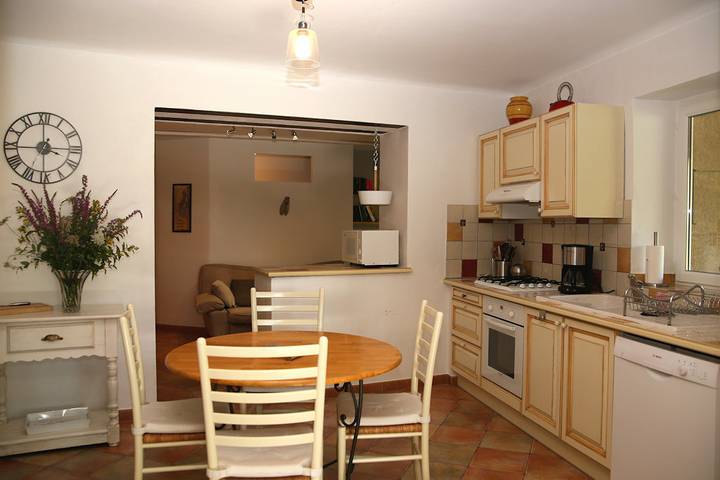 Gîte pour 4 personnes, avec jardin ainsi que terrasse et piscine à Villedieu - 2