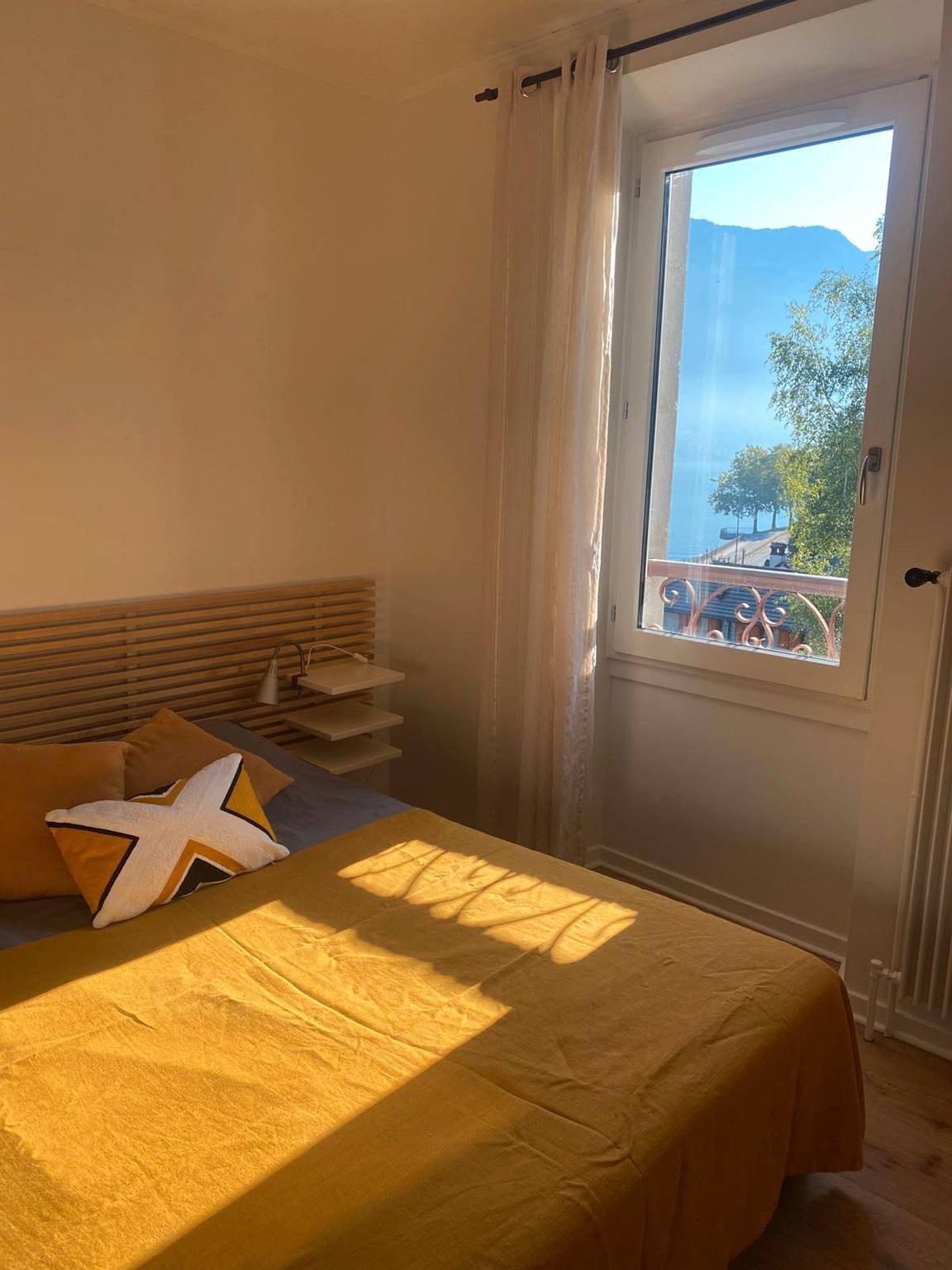 Geheel appartement, Appartement 'Le Castel' met uitzicht op het meer en privéterras in Annecy, Annecy en omgeving