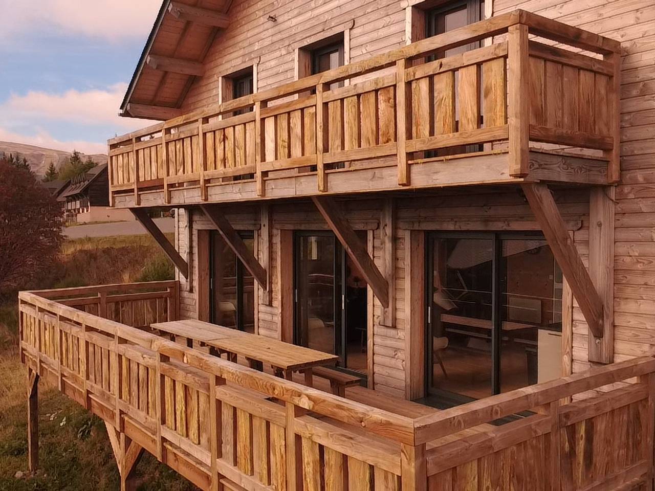 Modern and spacious chalet for 14 people in Besse-et-Saint-Anastaise in Lake Pavin, Besse-et-Saint-Anastaise