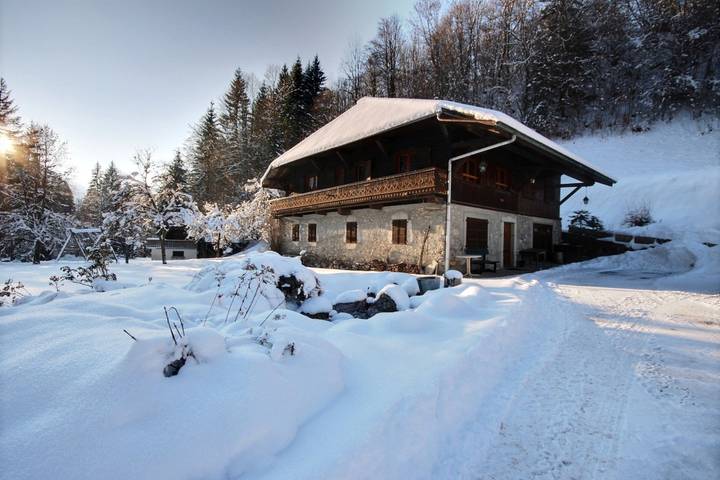 Location de vacances pour 8 personnes, avec Balcon ainsi que Terrasse et Jardin à Montriond