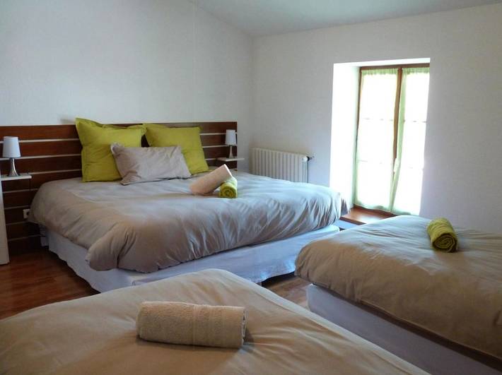 Location de vacances pour 15 personnes, avec piscine ainsi que vue et jardin à Juliénas - 4