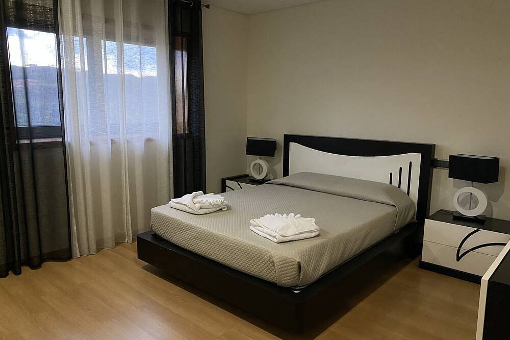 Magnifique villa contemporaine avec vue dans un écrin de verdure. in Fafe, Distrito de Braga