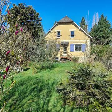 Gîte pour 7 personnes, avec jardin, animaux acceptés à Feings