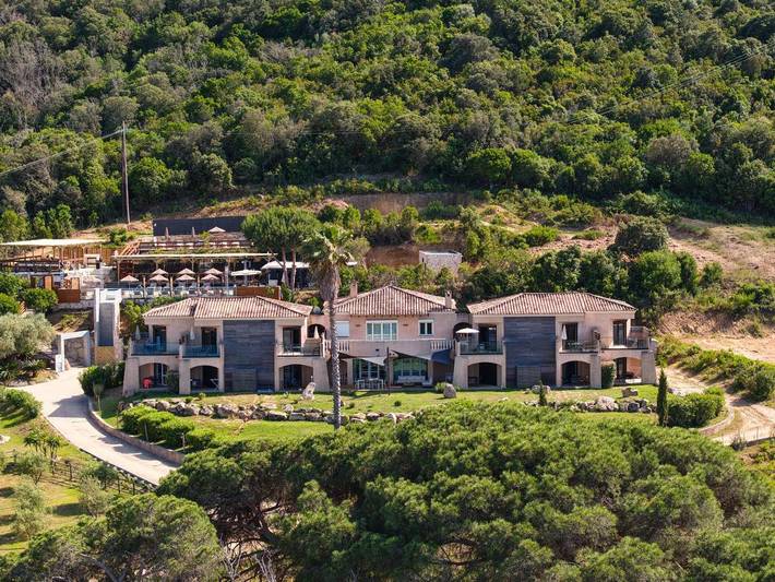 Location de vacances pour 2 personnes, avec bassin pour enfant et jardin ainsi que piscine et vue dans Plage d'Argent - 2