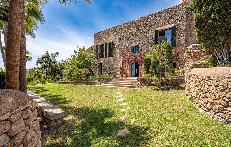 Finca für 8 Personen, mit Terrasse und Pool