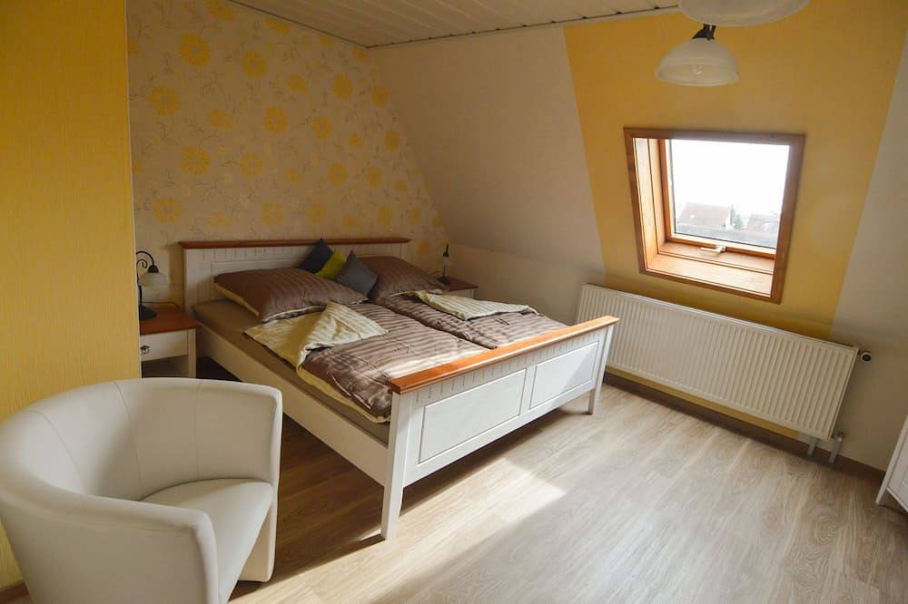 3 dormitorios, 2 baños, amplia sala de estar, Wifi, zona tranquila, moderna, elegante, in Henschleben, Corazón de Turingia