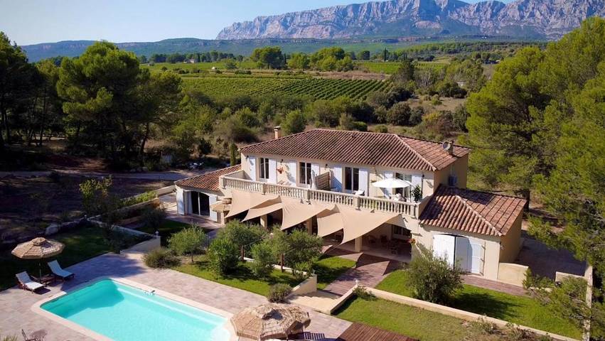 Gîte pour 4 personnes, avec piscine ainsi que jardin et vue à Rousset - 2