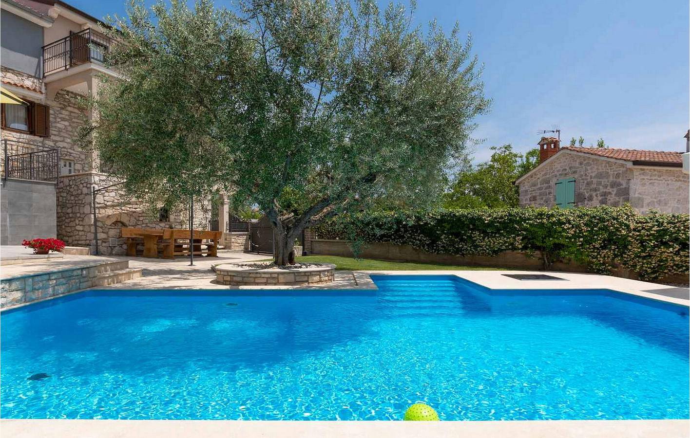 Charmante 200 m² große Wohnung mit Terrasse, Parkplatz und WLAN in der Nähe des Stadtzentrums von Dracevac in Dracevac, Porec und Umgebung