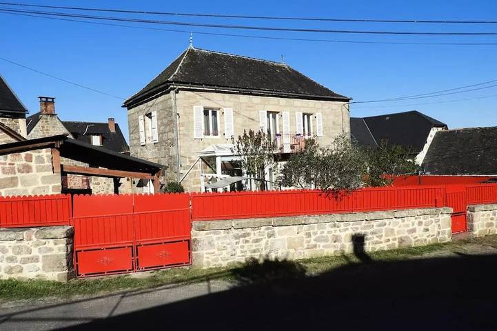 Location de vacances pour 6 personnes, avec terrasse, animaux acceptés à Turenne - 3