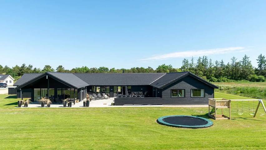 Ferienhaus für 27 Personen, mit Sauna und Whirlpool sowie Pool und Terrasse, mit Haustier in Houstrup Strand