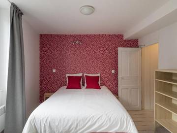 Gîte pour 10 personnes, avec terrasse à Dun-sur-Meuse