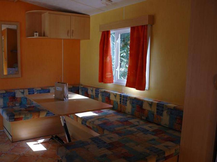 Camping les Pialades - Mobilheim 5 personen - M8 - 35m² mit überdachter Terrasse / 2 Schlafzimmer in Nabirat, Périgord Noir