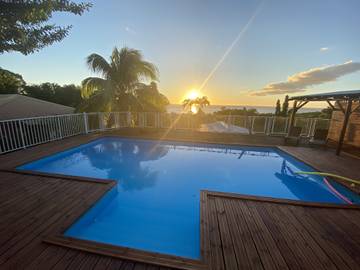 Gîte pour 2 personnes, avec terrasse et piscine à Pointe-Noire